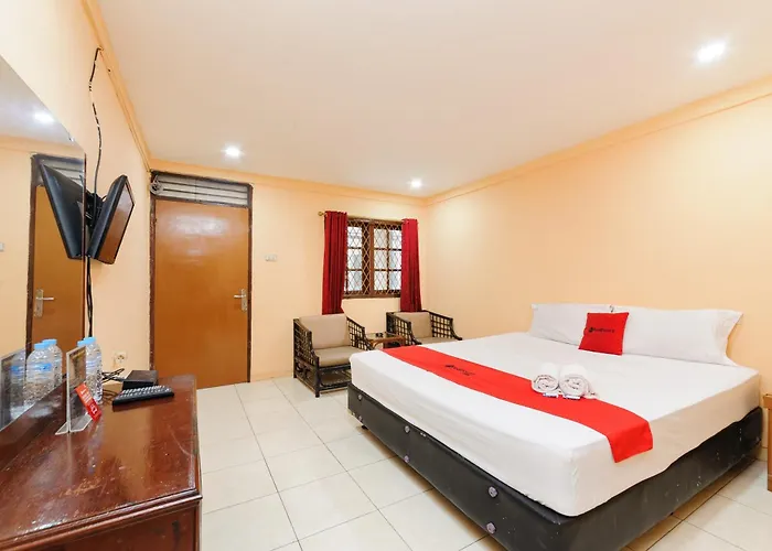 RedDoorz Plus near RSCM Jakarta